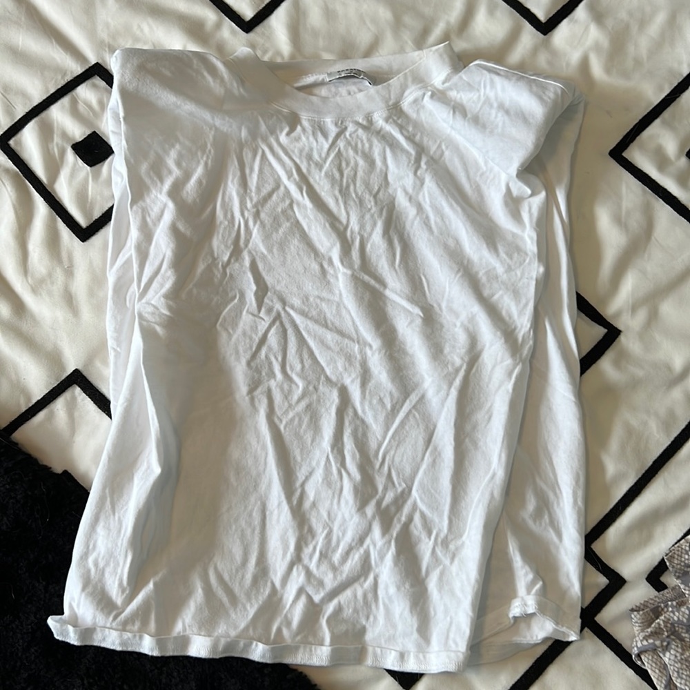 Shoulder pad babaton tee